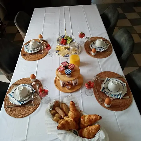 La Ruelle Uchelen Couette-café 3*